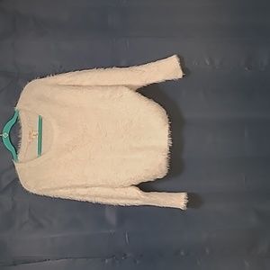 Super soft white medium pullover sweater